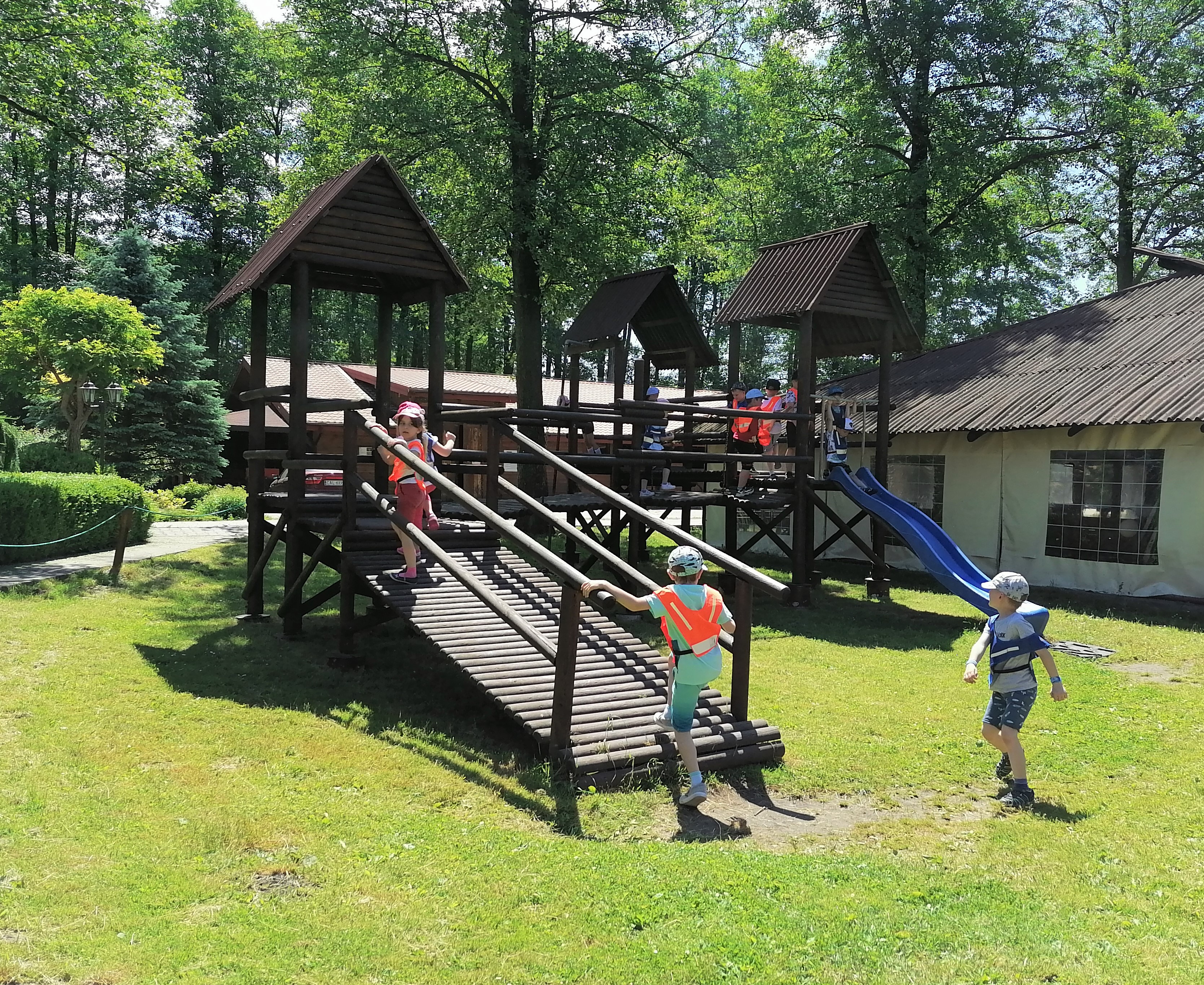 Plac zabaw jeździecki – atrakcje dla dzieci w Rancho